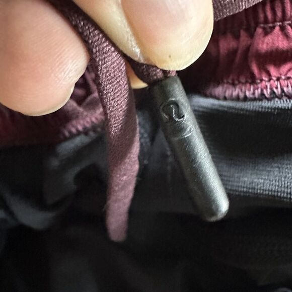 Lululemon Pace Breaker Shorts‎ Smokescreen Camo Oxblood Rosewood Lined 9” Medium - Picture 9 of 13